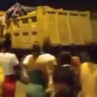 Faltan reos en la cárcel de Esmeraldas, una retroexcavadora llegó para retirar material y llevar en camiones.