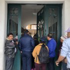 Familiares de personas detenidas conversaron con el gobernador de Cotopaxi.