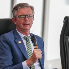 El ministro de Economía y Finanzas de Ecuador, Juan Carlos Vega, ofrece una rueda de prensa hoy, en Quito (Ecuador).