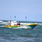 Las autoridades realizan la búsqueda de los pescadores desaparecidos