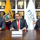 El superintendente Iglesias, el contralor Torres y el defensor del Pueblo, César Córdova.