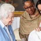 La fallecida reina se sintió frustrada al no poder expresar públicamente su descontento.