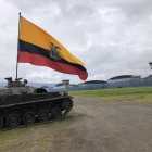 Los agentes militares realizaron la incursión con una bandera flameante de Ecuador