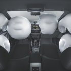 Regularmente los carros poseen 6 airbags, pero también hay los que tienen 10.