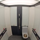 Vista interior de un baño público en los Estados Unidos, en una fotografía de archivo.