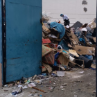 Labor. Durante la evacuación de los desechos del interior de la cárcel.