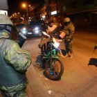 Operaciones. La noche del martes militares ejecutaron tareas de control en el sur de Quito.
