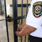 Seguridad. Hasta la mañana de ayer, permanecían aprehendidos 21 infractores en los calabozos de la delegación situada en El Recreo, Durán. los calabozos de la comision de transito de duran tienen ocupado solo el 70% del lo que va estos dos meses 5 de febrero del 2016 Guayaquil-Ecuador/Expreso Agencia (ag-expreso)