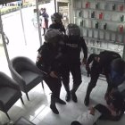 Captura. Policías detuvieron en flagrancia a los adolescentes.