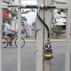 Los vecindarios cerrados están en búsqueda de guardianía para cumplir con otro de los requisitos de la ordenanza y mantener cerrada la reja.