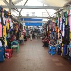 Bahía. Los clientes todavía tienen temor a salir de compras.