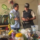 Funcionarios municipales y agentes policiales acudieron hasta el inmueble.