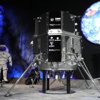 Una maqueta del módulo de aterrizaje de la misión japonesa de alunizaje Hakuto-R Mission1 (Hakuto-R M1)