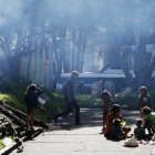 Indígenas en campamentos improvisados, el 15 de enero de 2024, en el Parque Nacional de Bogotá (Colombia)
