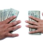 La legislación busca reducir la brecha salarial del 20% que actualmente existe entre hombres y mujeres en Ecuador.