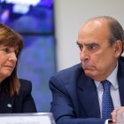 La ministra argentina de Seguridad, Patricia Bullrich (i), y el del Interior, Guillermo Francos, participaron en una rueda de prensa este viernes 19 de enero, en Buenos Aires (Argentina).