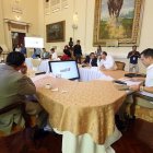 El ministro de Defensa Nacional, Gian Carlo Loffredo, junto al presidente Noboa y autoridades de Estado, participaron en el Consejo de Seguridad para dar a conocer las acciones de las Fuerzas Armadas en la lucha contra el terrorismo.