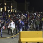 AME1038. SAN PEDRO SULA (HONDURAS), 20/01/2024.- Migrantes de diferentes nacionalidades salen de la Gran Central Metropolitana hoy, en la ciudad San Pedro Sula al norte de Honduras. Un grupo de unos 500 migrantes, entre hondureños y venezolanos, salió este sábado hacia el punto de Corinto, fronterizo con Guatemala, como parte de la primera caravana de 2024 que se dirige hacia Estados Unidos, en busca de mejores condiciones de vida. EFE/ José Valle