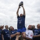 Varios de los sobrevivientes del equipo de rugby Old Christians Club se reunieron para rendir homenaje por los 50 años del accidente aéreo, el año pasado.
