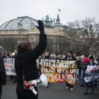 Paris (France), 21/01/2024.- People gather in a demonstration organised by collectives of undocumented immigrants, unions, and left-wing parties, against the government"s proposed new immigration laws, in Paris, France, 21 January 2024. The government"s new immigration reform that aims to clamp down on illegal migration awaits the court"s decision if it is constitutional. (Protestas, Francia) EFE/EPA/YOAN VALAT