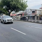 Hendiduras. Las tapas de la avenida Plaza Dañín no han sido niveladas.