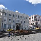 El Hotel Gangotena rodeado de iglesias y paisajes está abierto al público, ofrece una variedad gastronómica y ofertas especiales.