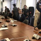 El ministro de Economía y Finanzas, Juan Carlos Vega, en su comparecencia en la Asamblea para defender el incremento del IVA al 15 %.