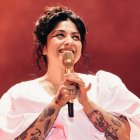Mon Laferte, además de su talento, destaca por su irreverencia artística y ser una mujer poco convencional.