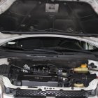 En cuanto observe la subida de temperatura parquee su carro y abra el capó. Espere 15 minutos y vuelva a encenderlo.