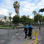 Uniformados recorrían los alrededores de la Plaza Grande.