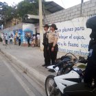 La Policía custodió los establecimientos educativos que volvieron este 25 de enero al aula en Playas.