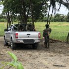 Militares resguardan la zona del hallazgo y sus alrededores.