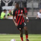 William Pacho continúa siendo el jugador con todos los minutos completados en la Bundesliga