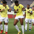 El delantero John Mercado (c) abrió el marcador con un golazo ante Bolivia.