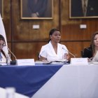 La fiscal Diana Salazar acudió a la Asamblea con un fuerte contingente de seguridad.