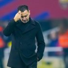 BARCELONA, 27/01/2024.- El técnico del FC Barcelona Xavi Hernández durante el partido de la jornada 22 de LaLiga EA Sports entre el FC Barcelona y el Villarreal CF, este sábado en el estadio Olímpico de Montjuic, en Barcelona. El entrenador del Barcelona, Xavi Hernández, anunció este sábado, tras perder en LaLiga ante el Villarreal en el Estadio Lluís Companys (3-5), que no seguirá en el cargo a partir del 30 de junio. EFE/ Enric Fontcuberta