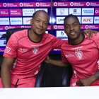 Romario (i) y Renato Ibarra (d) disfrutan de la experiencia de compartir entrenamientos, concentraciones y partidos como parte de Independiente del Valle.