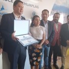 Cristian Zamora, alcalde de Cuenca, y representantes del sector turístico presentaron el certificado recibido en España.