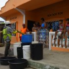 Desde hace varios días la población se abastece de tanqueros.