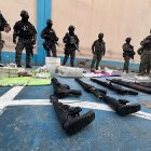 Un fusil y tres escopetas se decomisaron durante estos operativos
