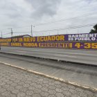 ADN. En la av. Camilo Ponce Enríquez, en la vía a Daule, se divisa una pared pintada por el activista político Segundo Sarmiento en alusión al presidente Daniel Noboa.