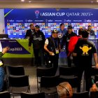 Periodistas intentan atacar al entrenador de Irak, Jesús Casas