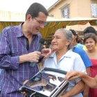 Con las madres y abuelitas, sus fieles seguidoras.