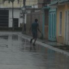 Las lluvias registradas este mes han jugado en contra del dengue. Hay criaderos de mosquitos y maleza que, a la vez, da cabida al insecto.