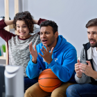 Competiciones de ciclismo, tenis, fútbol, básquet, pádel y golf, aseguran una jornada llena de emociones para los aficionados al deporte.