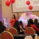 Escena. El entrenamiento permite atrapar a futuros clientes y entregar guías sobre el uso de las aplicaciones.