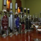 Bebidas. El pisco, uno de los licores típicos que se elaboran en Perú.