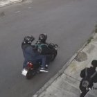 Delincuente disparó a quemarropa a un hombre durante un asalto en el norte de Quito.