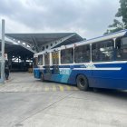 Los ciudadanos son trasladados hasta la parada de Sopeña a través de los alimentadores de La Playita