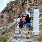 El primer punto al que acceden los expedicionarios es el santuario de la Virgen de la Roca, que está en lo alto del cerro.